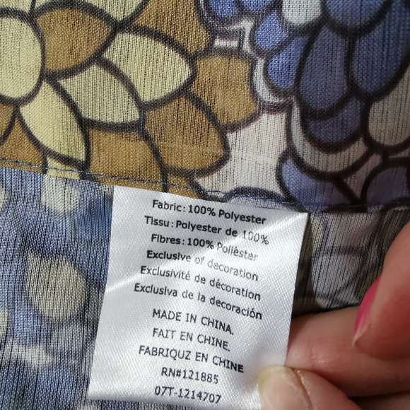 2 curtain panels - Picture 3 of 5